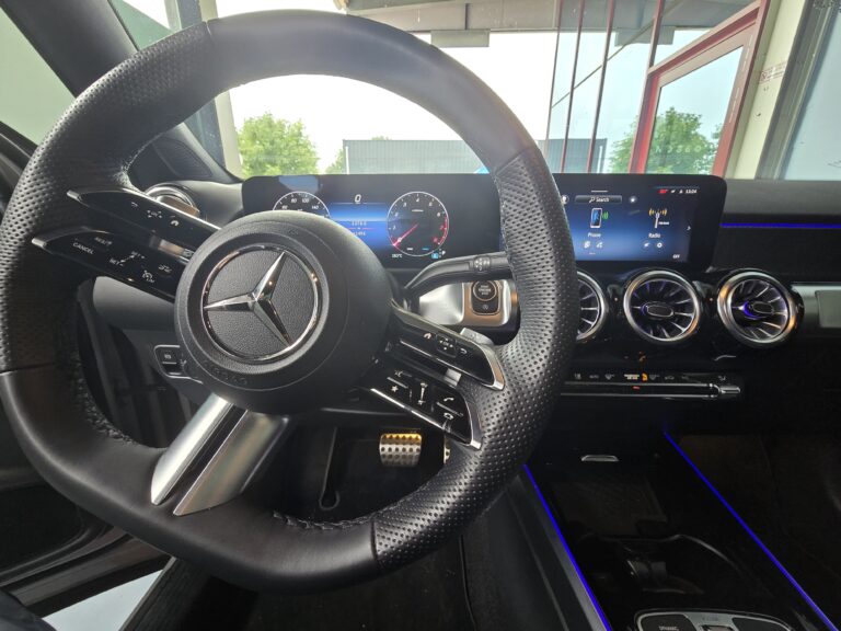 Mercedes-Benz GLB 200 AMG Line 7G-DCT – zdjęcie 12